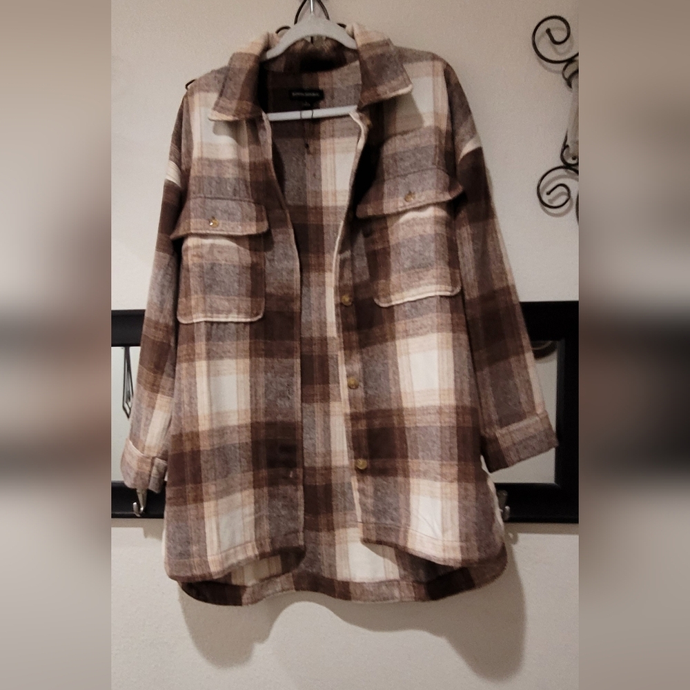 New Banana Republic Long Button up Flannel with pockets - Picture 3 of 7